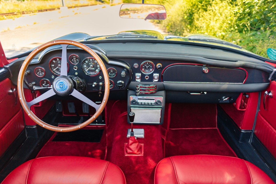 Aston Martin DB5 Convertible (Automatic)